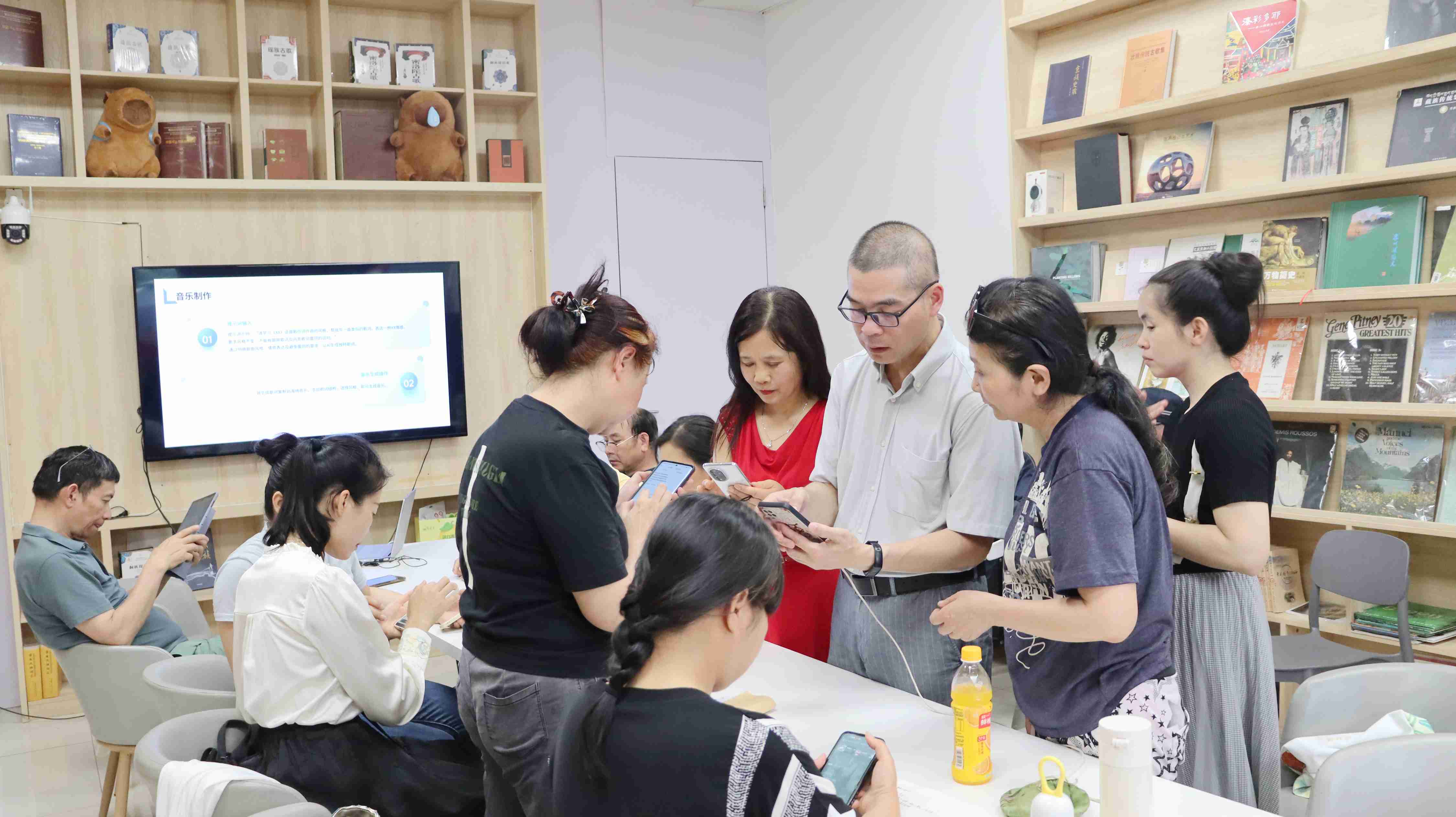 南宁社区文学教育基地携手东盟城市书房举办的AI公益课