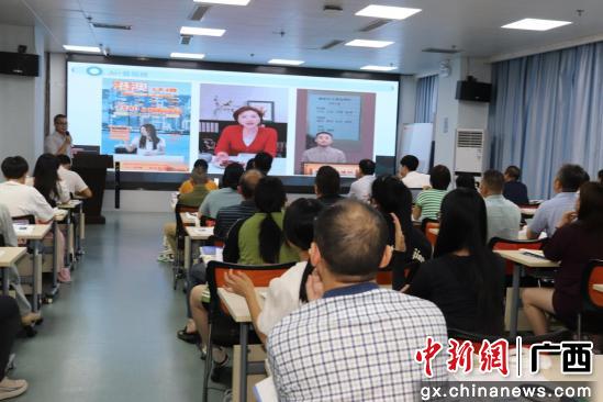 中新网 | AI助力个人能力提升赋能办公应用培训班在南宁举行